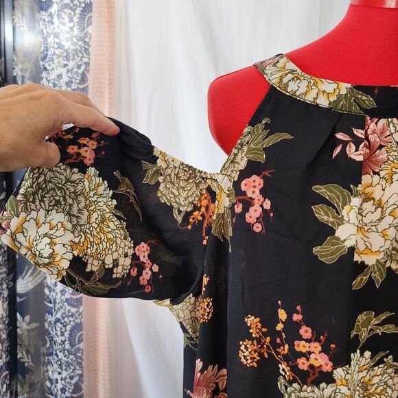 AUW Black Floral Shoulder Out Lightweight Blouse Size XL - Picture 2 of 8
